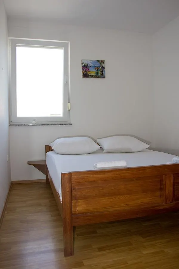 Apartments Sv. Jelena 2 Паг