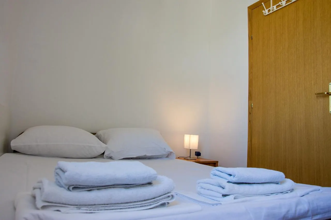 Apartments Sv. Jelena 2 Паг
