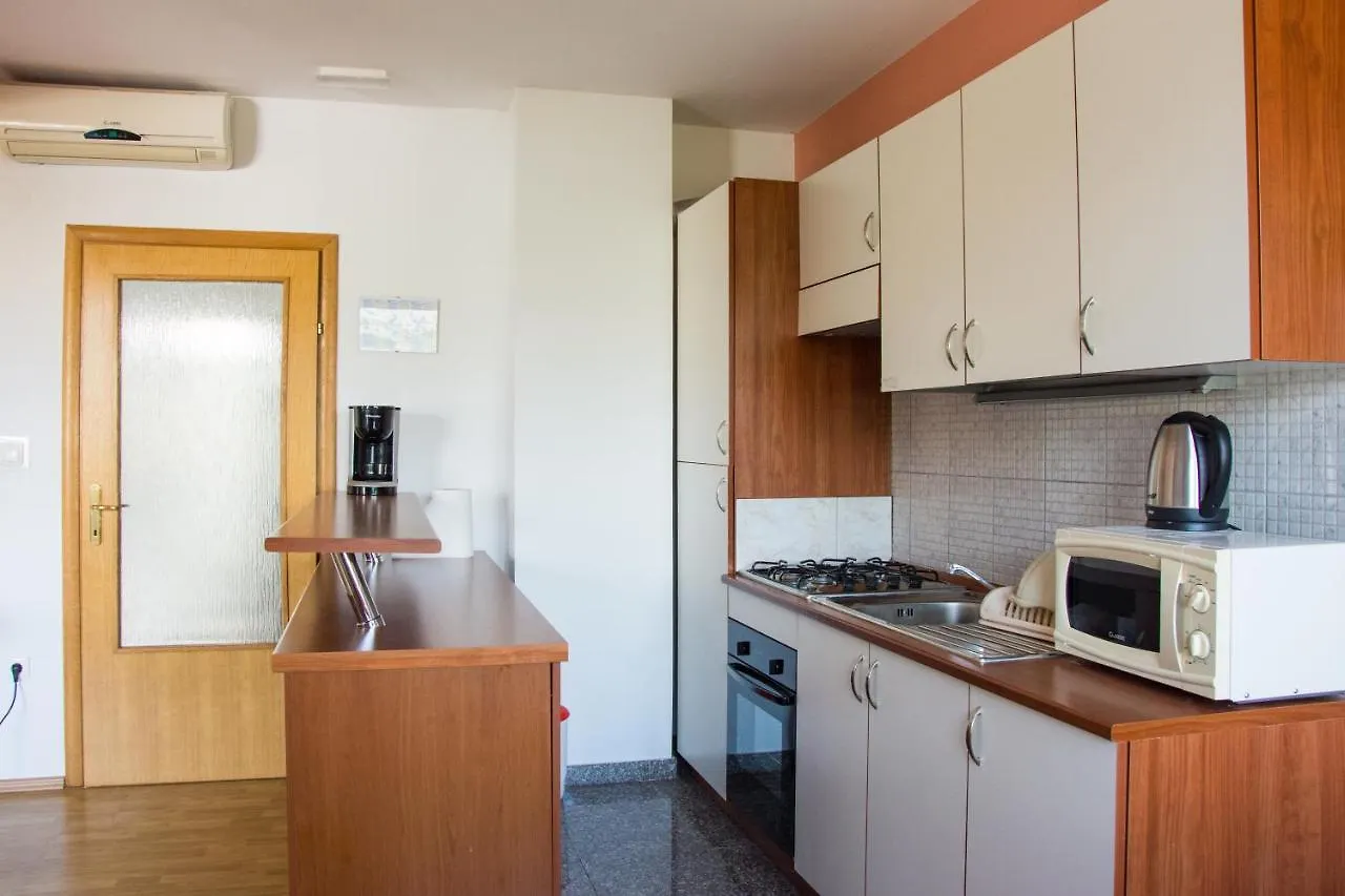 Apartments Sv. Jelena 2 Паг